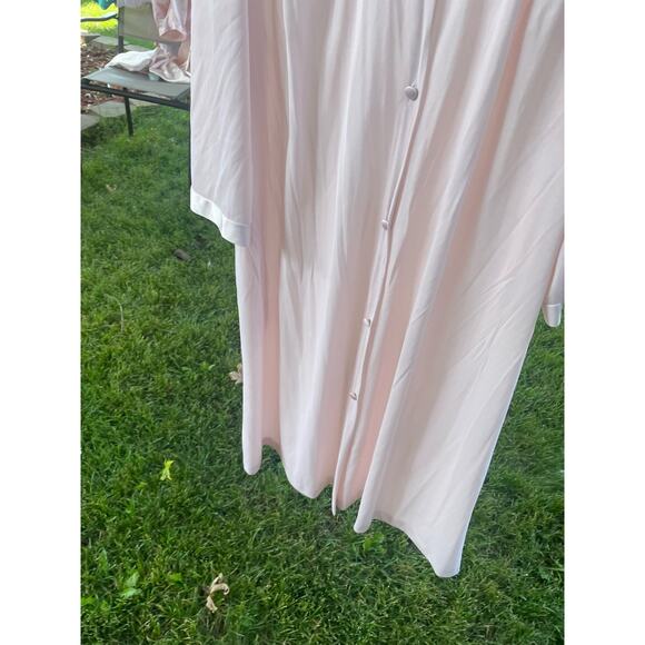 Vintage Vanity Fair Robe or Nightgown size 40 - Picture 13 of 16